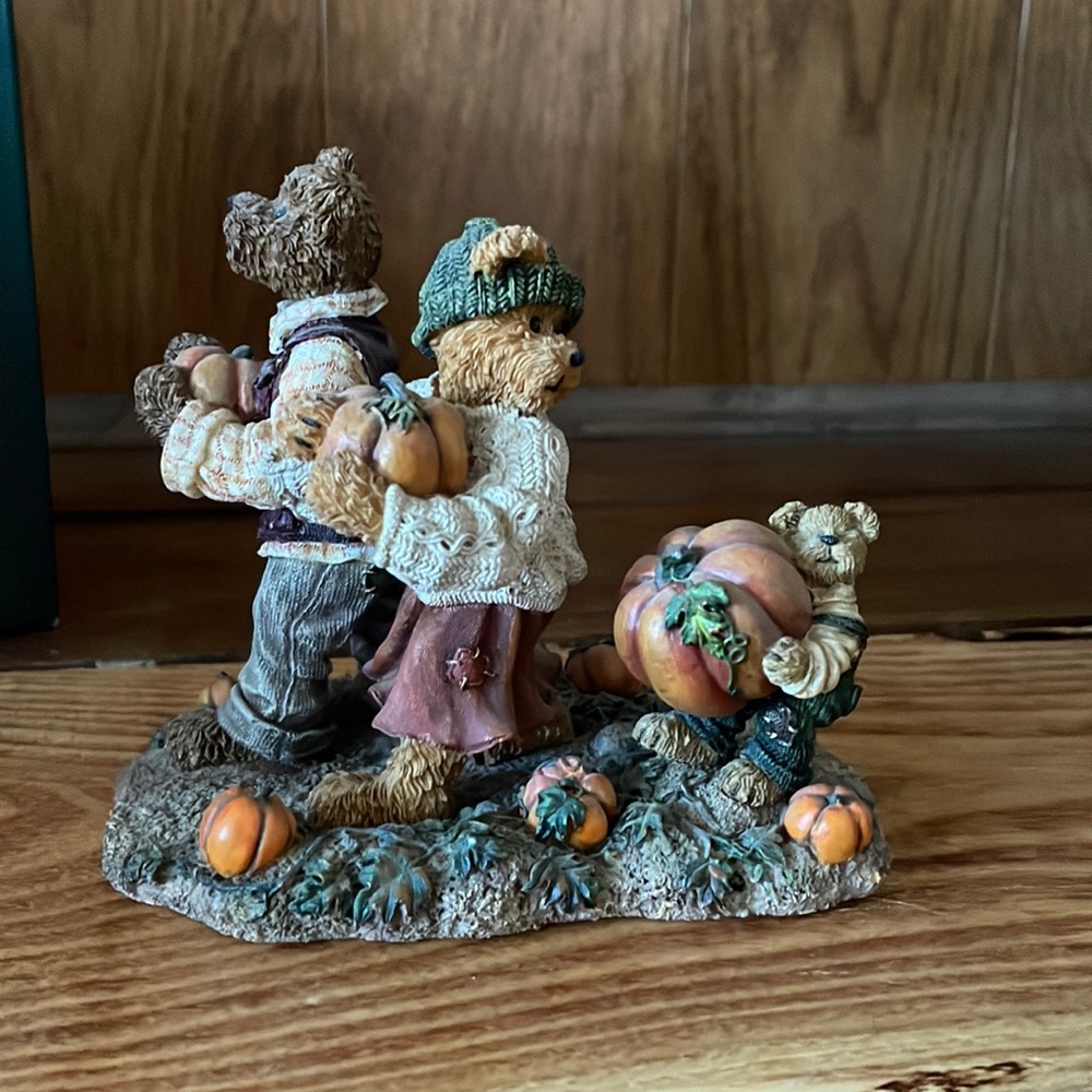 Boyd’s Bear figurine.